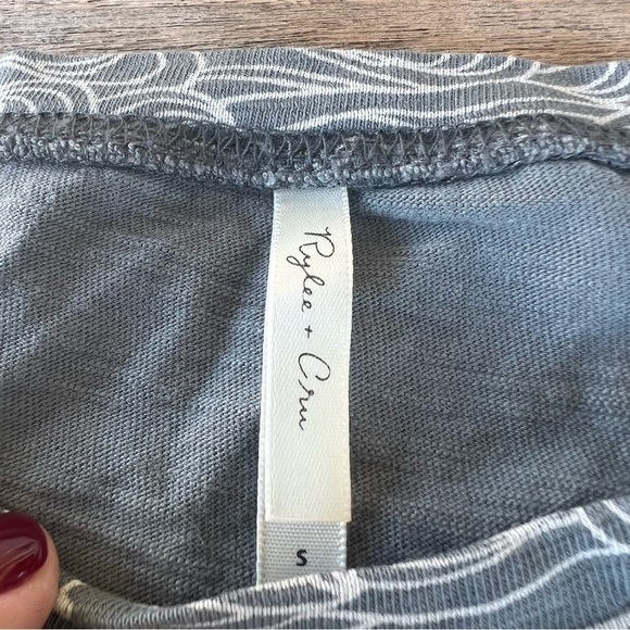 Rylee + Cru Ocean Waves T-Shirt Dress Gray White Short Sleeve Small NWT - Picture 8 of 10